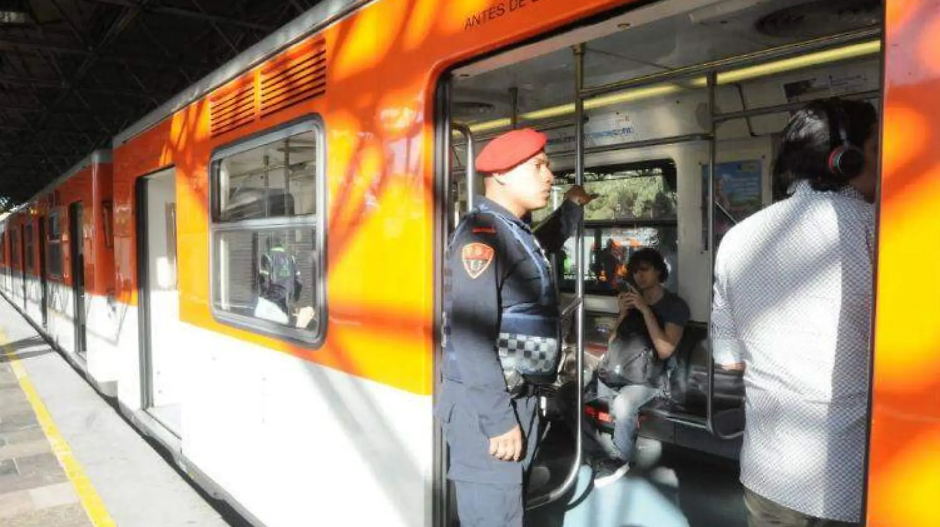 metro policías ERNESTO MUÑOZ.2